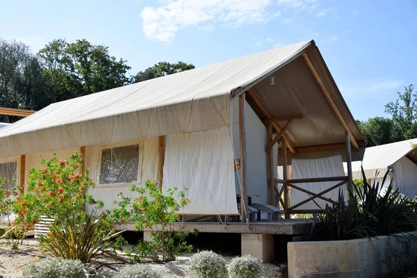 Explorer les options d'hébergement dans les campings d'Ars en Ré