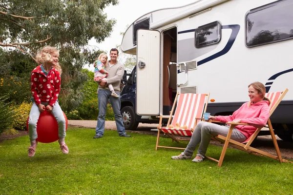 Camping Vias : Quels sont les équipements inclus dans les mobil-homes ?